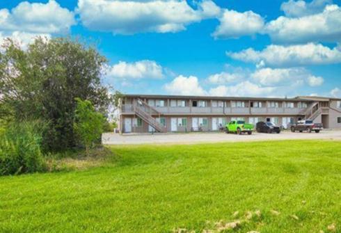 Kings Court Motel Cold Lake Exterior foto
